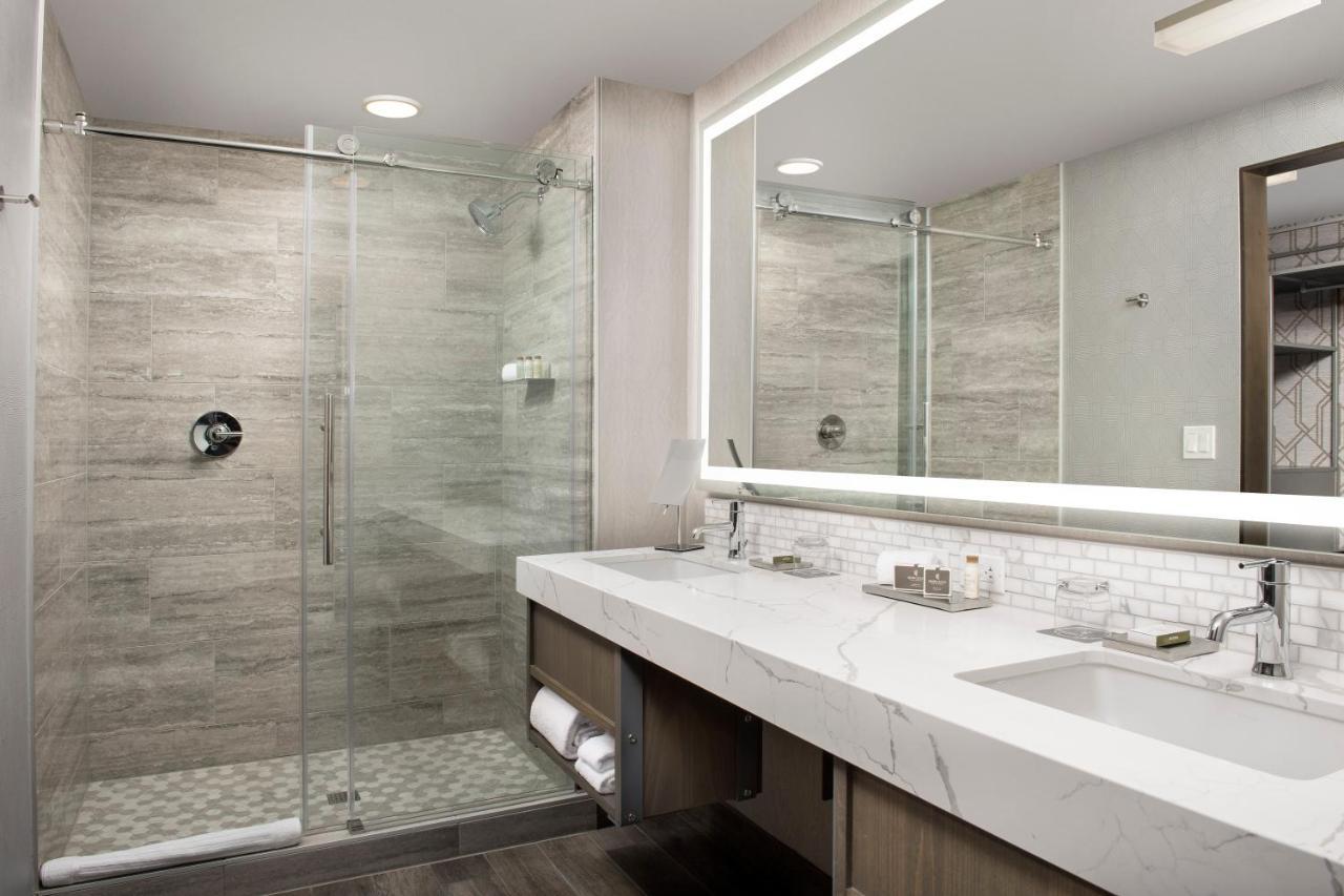 Silver Cloud Hotel Tacoma At Point Ruston Waterfront Bagian luar foto