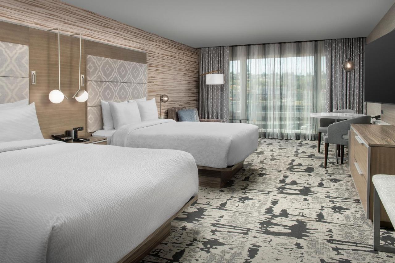 Silver Cloud Hotel Tacoma At Point Ruston Waterfront Bagian luar foto