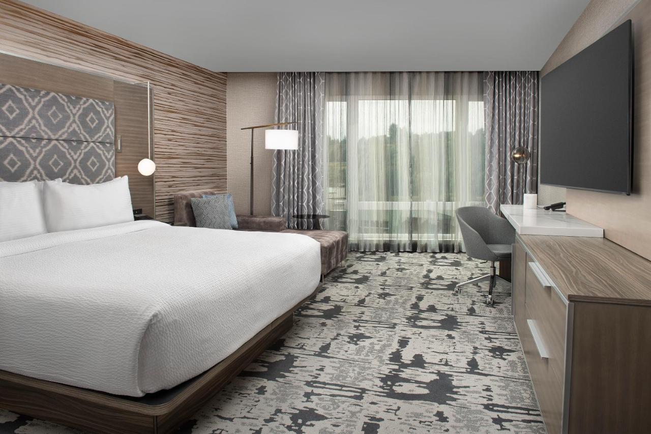 Silver Cloud Hotel Tacoma At Point Ruston Waterfront Bagian luar foto