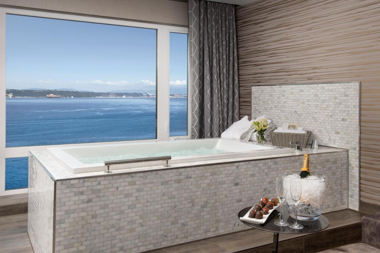 Silver Cloud Hotel Tacoma At Point Ruston Waterfront Bagian luar foto