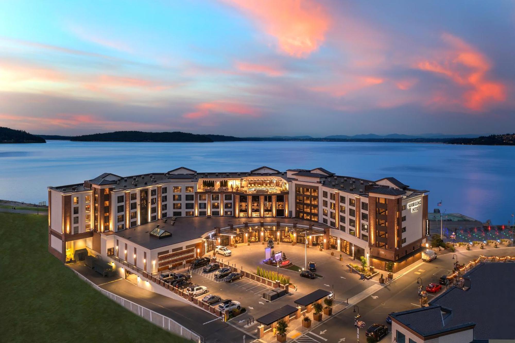 Silver Cloud Hotel Tacoma At Point Ruston Waterfront Bagian luar foto