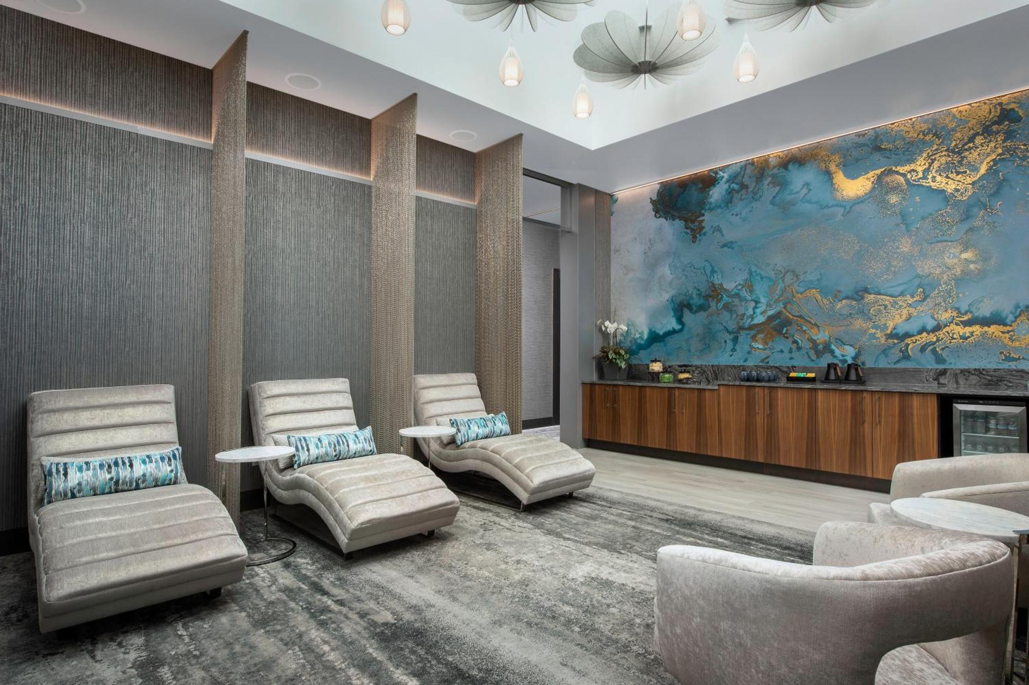 Silver Cloud Hotel Tacoma At Point Ruston Waterfront Bagian luar foto