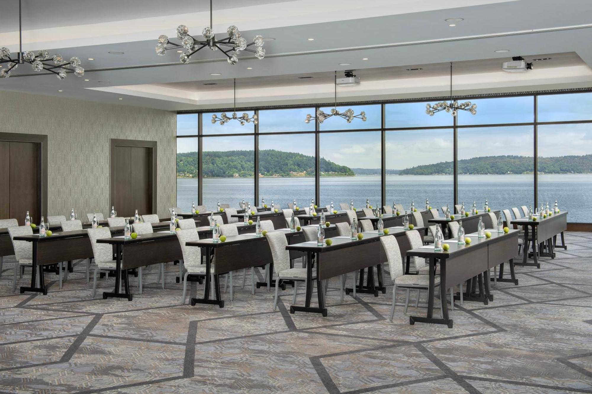 Silver Cloud Hotel Tacoma At Point Ruston Waterfront Bagian luar foto